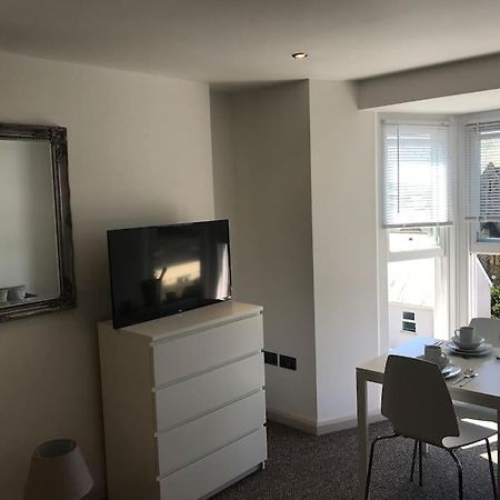 Modern Studio Apartment With Harbour Views เพนแซนซ์ ภายนอก รูปภาพ